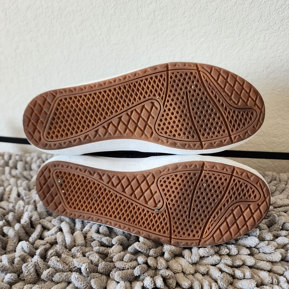 Vans Black and White Women's Sneakers - Picture 12 of 12